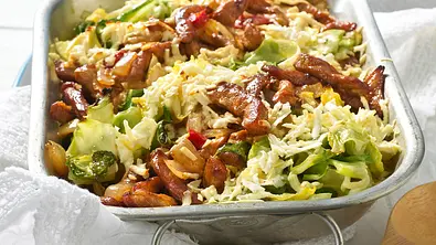 Weißkohl-Auflauf in der Gyros-Variante ist einfach gemacht. - Foto: Bauer Media Group