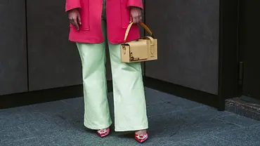 Streetstyle mit weiter Hose - Foto: IMAGO / Depositphotos Streetstyle mit weiter Hose - Foto: IMAGO / Depositphotos