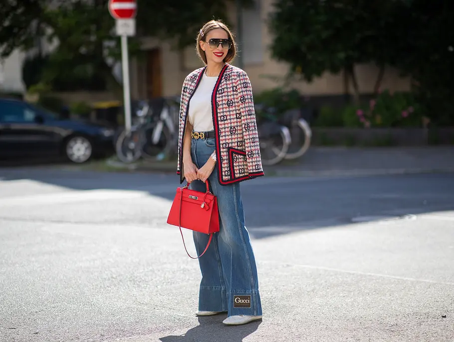 weite-jeans-kombinieren Wide-Leg-Hosen aus Denim liegen immer im Trend.