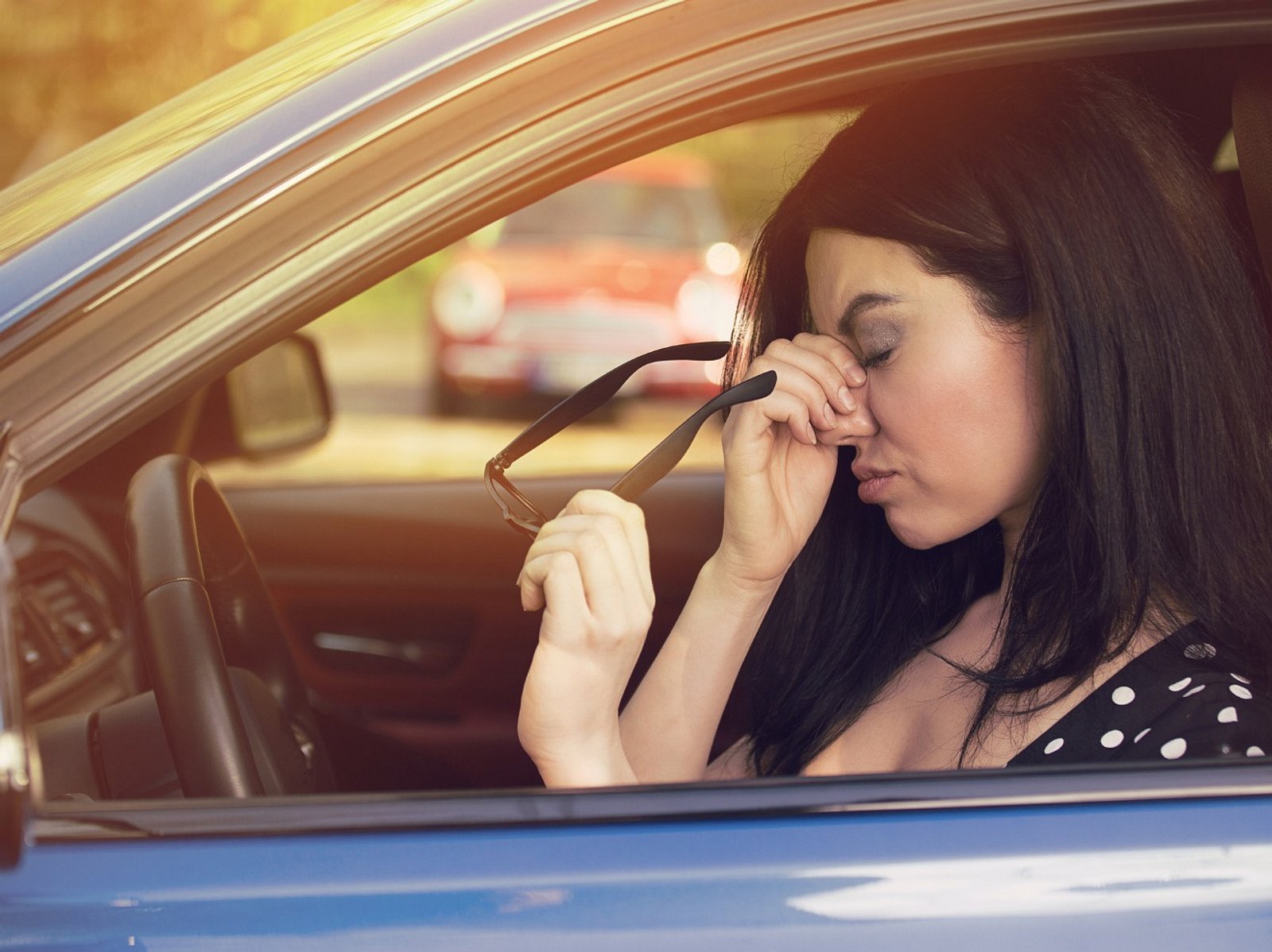 Welche Anzeichen Warnen Während Der Fahrt Vor Aufkommender Müdigkeit