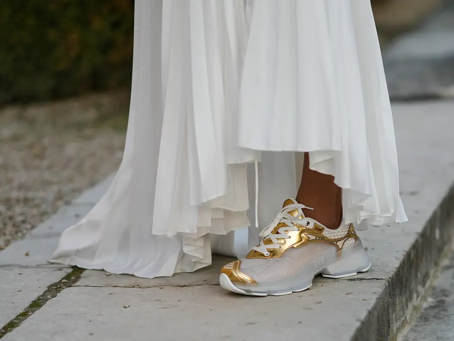 Welche Schuhe zum Plisseerock kombinieren? Letzten Endes passt fast jeder Schuh zum Plisseerock.