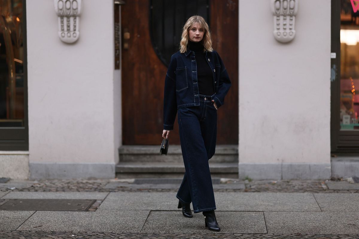 Wide Leg Jeans mit Ankle Boots kombinieren: Double Denim Look!