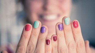 Diese Nagellackfarbe passt zu deinem Sternzeichen. - Foto: iStock/Patrick Daxenbichler