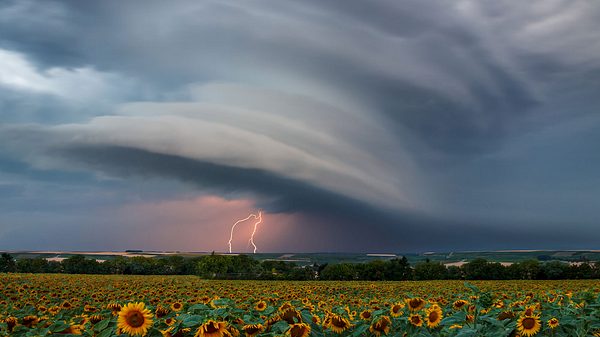 Größte Gewitter-Gefahr: Sorgen um Superzellen & schwüle Schweiß-Hitze - Foto: Boris Jordan Photography/Getty Images (Themenbild)