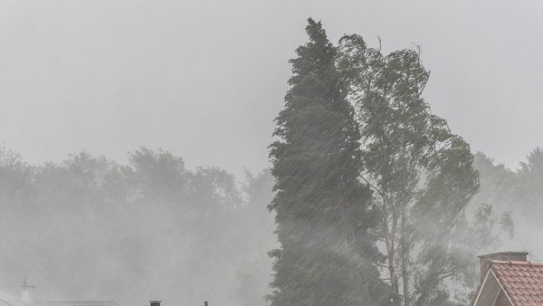 Mai-Monsun setzt sich fort! So regnerisch nass wird es - Foto: Santiago Urquijo/Getty Images (Themenbild)