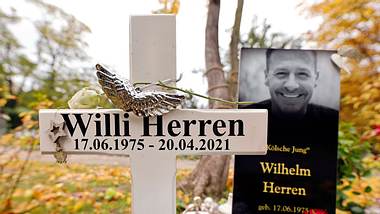 Willi Herren (†45): Unfassbar! Unbekannte schänden sein Grab - Foto: IMAGO / Future Image