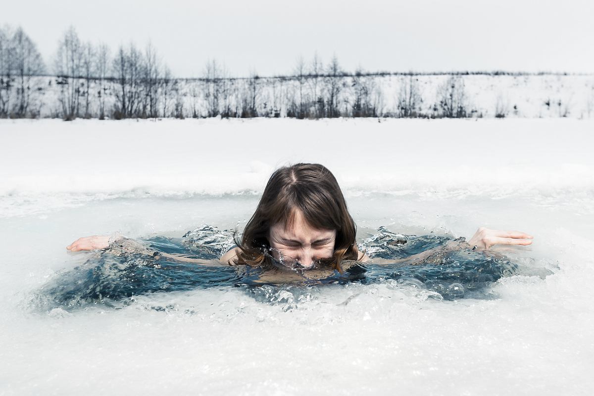 Wim-Hof-Methode: Eisbaden kann, aber muss als Kältetherapie nicht sein - es reicht auch eine kalte Dusche.