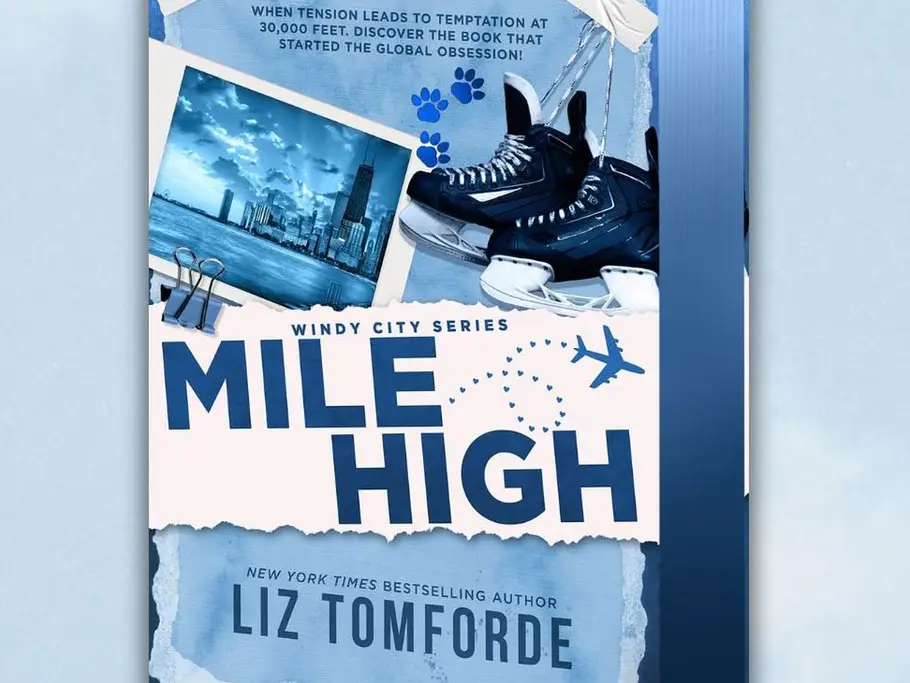 Windy City Ein Buchcover vor blauem Hintergrund. Zu sehen ist der Roman „Mile High“ von Liz Tomforde aus der „Windy City Series“, gestaltet mit Elementen wie Schlittschuhen, einer Stadtansicht und einem Flugzeugmotiv.