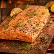 Cedar Plank Salmon on the BBQ - Foto: LauriPatterson/iStock