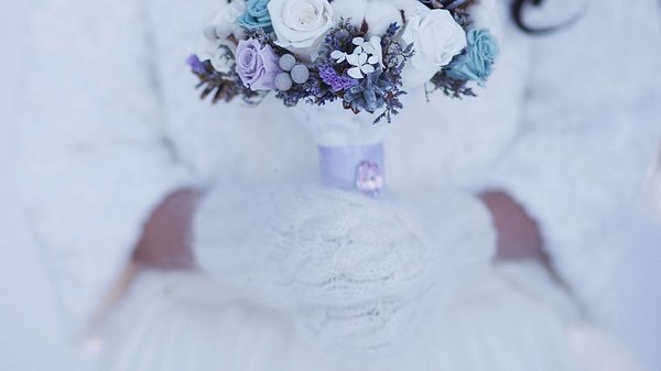 Winterhochzeit-Deko: So wird deine Trauung ein Wintermärchen - Foto: iStock/ AlekZotoff