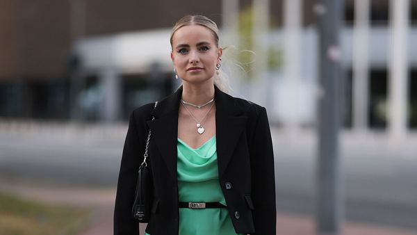 Winterhochzeit Outfit Gast getragen von einer Influencerin - Foto: gettyimages / Jeremy Moeller / Freier Fotograf