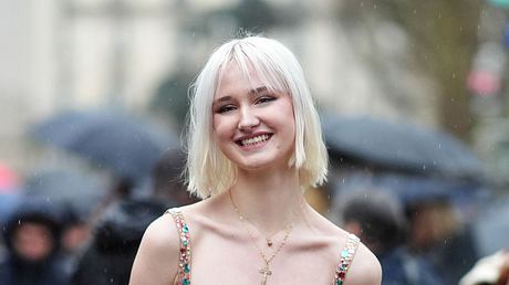 Wispy Bob: Diese freche Bob-Frisur ist ideal für dünne Haare! - Foto: Edward Berthelot/Getty Images