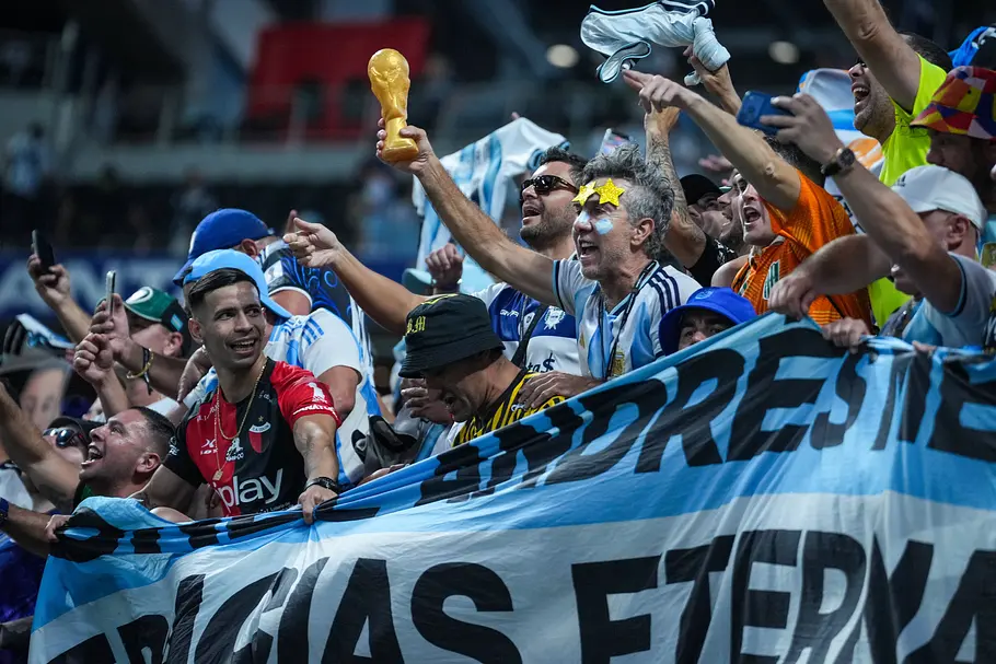 WM 2026: Diese Länder sind im Halbfinale! Argentinische Fans fiebern noch bis Sonntag mit ihrem Team!