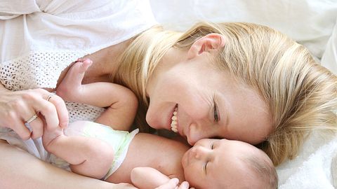 Wochenbett: Warum es für Mutter und Kind so wichtig ist - Foto: iStock