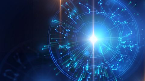 Drei Sternzeichen haben eine Woche voller Herausforderungen - Foto: monsitj / iStock