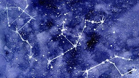 Ein Blick in die Sterne zeigt uns nicht nur unsere Sternzeichen, sondern auch, was auf uns zu kommt. - Foto: Anastasiia Iakusheva/iStock