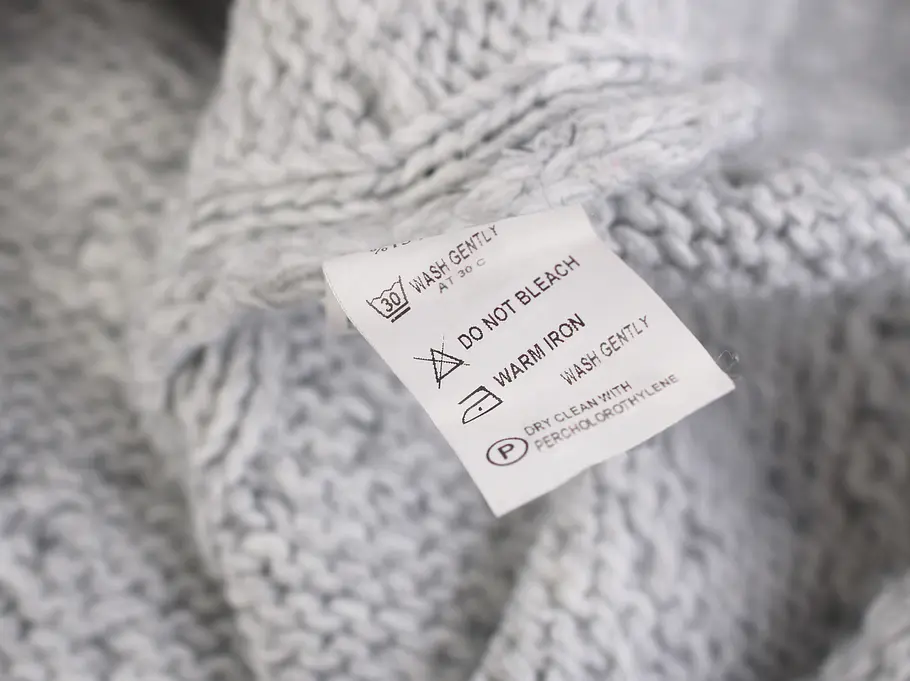 Wollpullover eingelaufen: Pflegeetikett des Herstellers