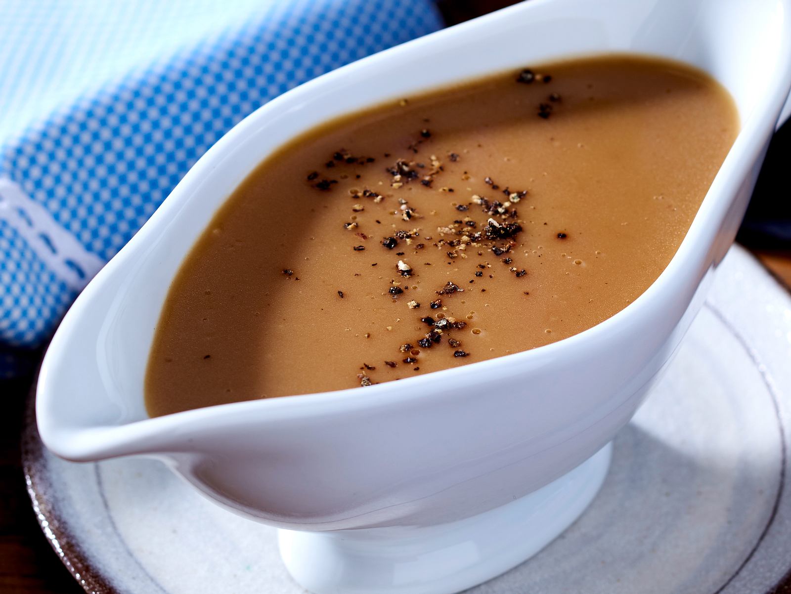 Bratensoße selber machen: Schnell und einfach | Wunderweib Bratensoße selber machen: Schnell und einfach | Wunderweib