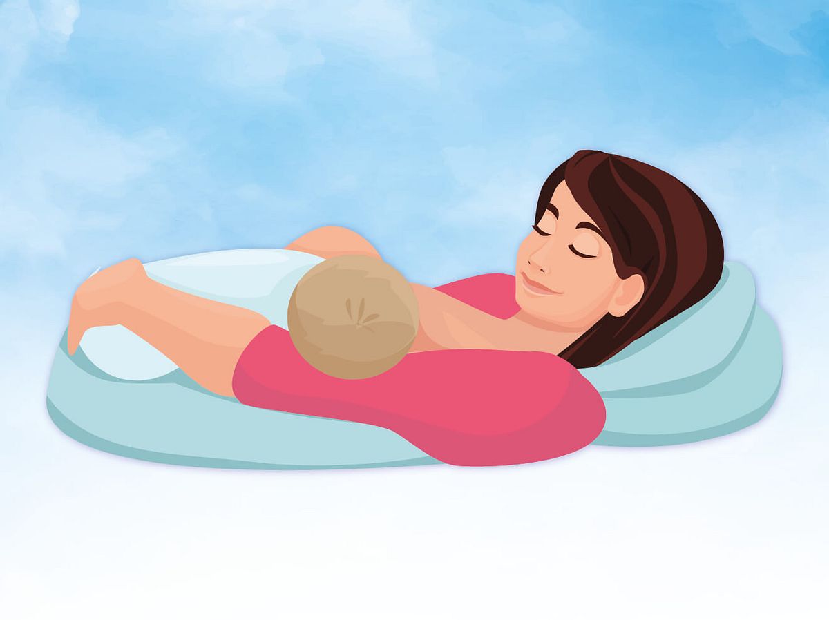 Bei dieser Still-Position soll das Baby seinem Instinkt folgen und selbst nach der Brustwarze suchen und „andocken“.