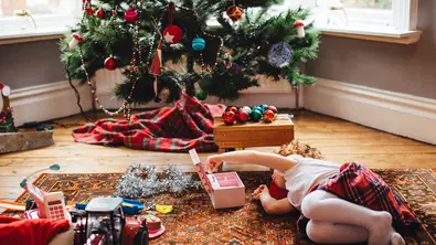 Im Tannenbaum können Zecken lauern. - Foto: iStock Im Tannenbaum können Zecken lauern. - Foto: iStock