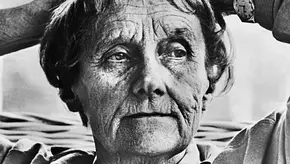 Astrid Lindgren blickt in die Ferne - Foto: imago images / Mary Evans Astrid Lindgren blickt in die Ferne - Foto: imago images / Mary Evans