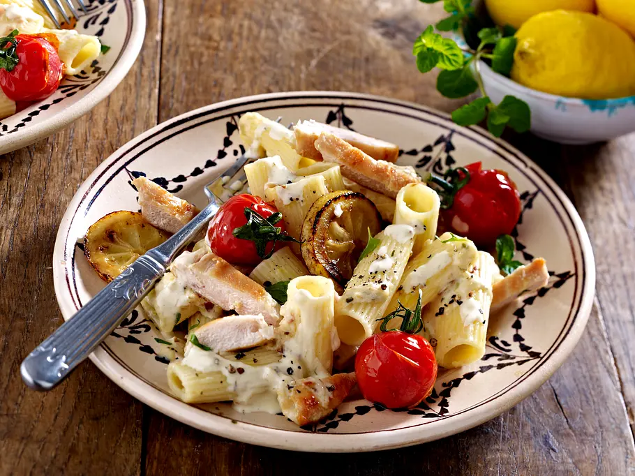 Zitronen-Pasta: Rezept für Rigatoni mit Zitronen-Minz-Soße und Hähnchen Zitronen-Pasta: Rezept für Rigatoni mit Zitronen-Minz-Soße und Hähnchen