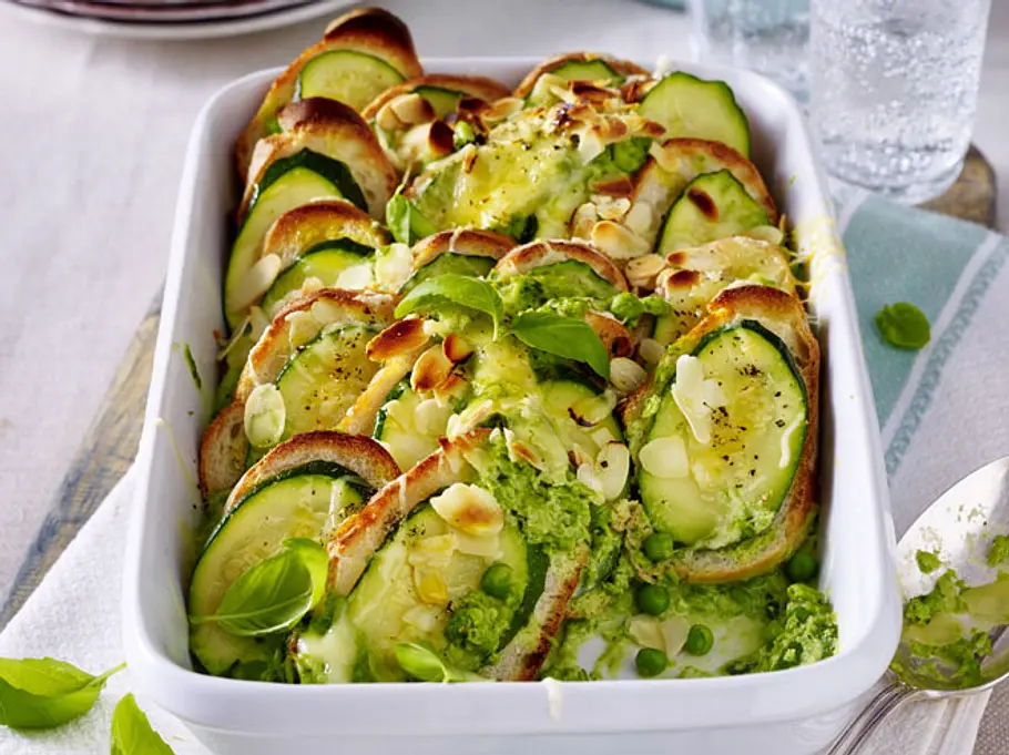 Zucchini-Auflauf mit Basilikum Zucchini-Auflauf mit Basilikum